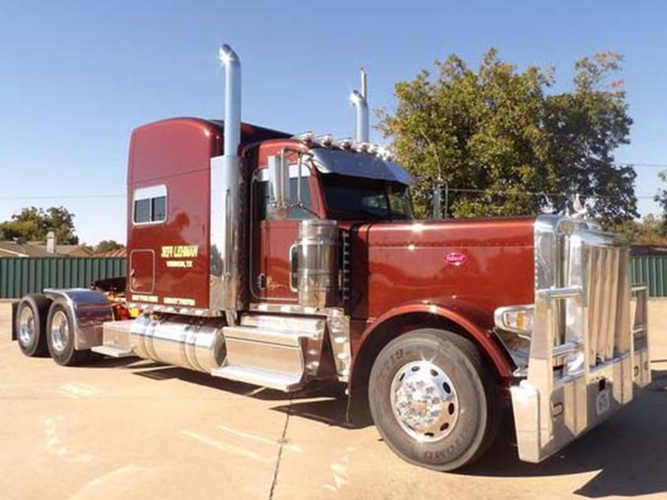 2022-peterbilt-389-image-1