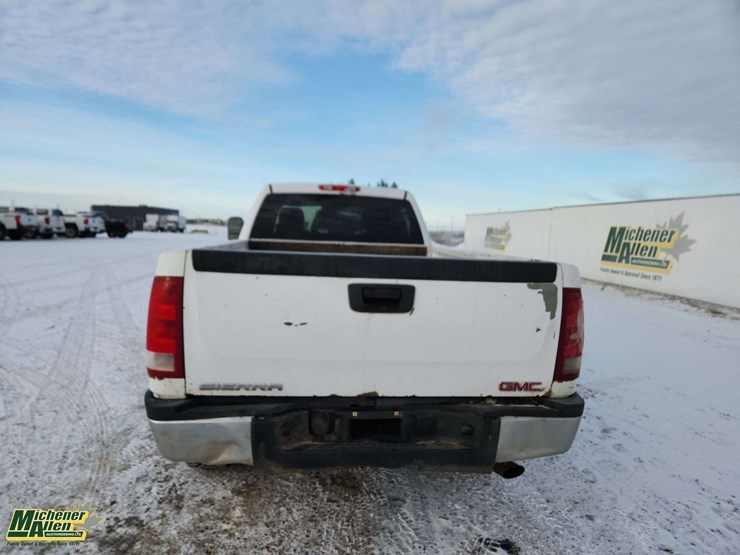 2011-gmc-sierra-3500hd-image-7