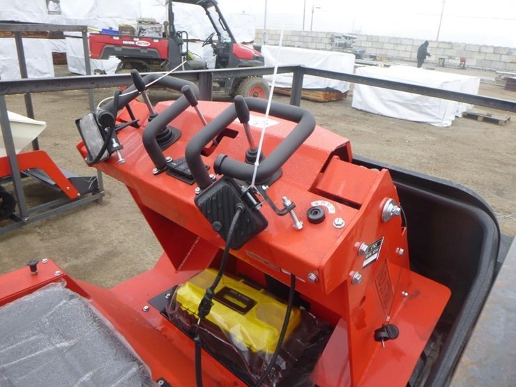 2025-agt-sda140w-skid-steer-loader-image-17