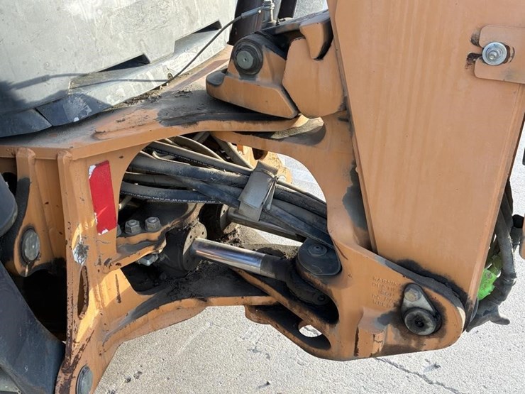 2017-case-580sn-image-13