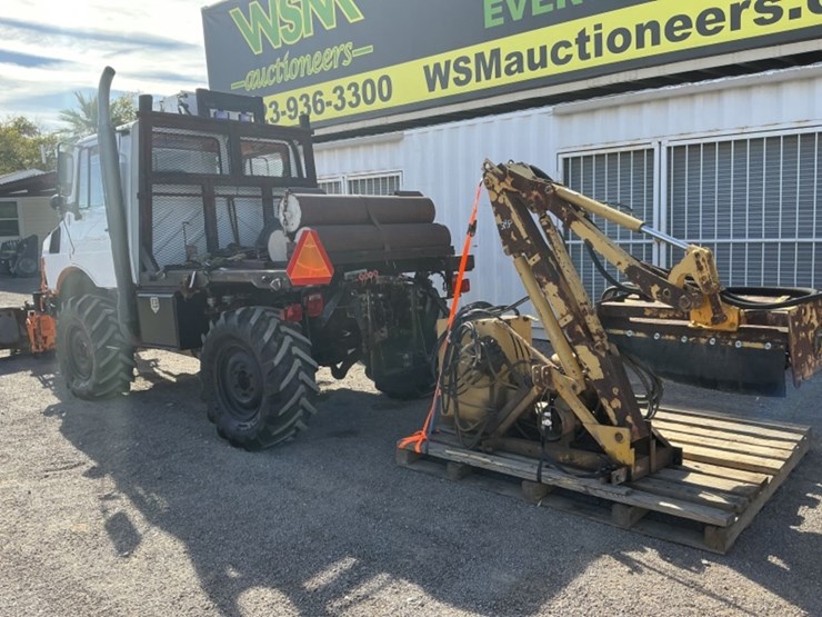 daimler-benz-ag-unimog-424-loader-truck-image-7