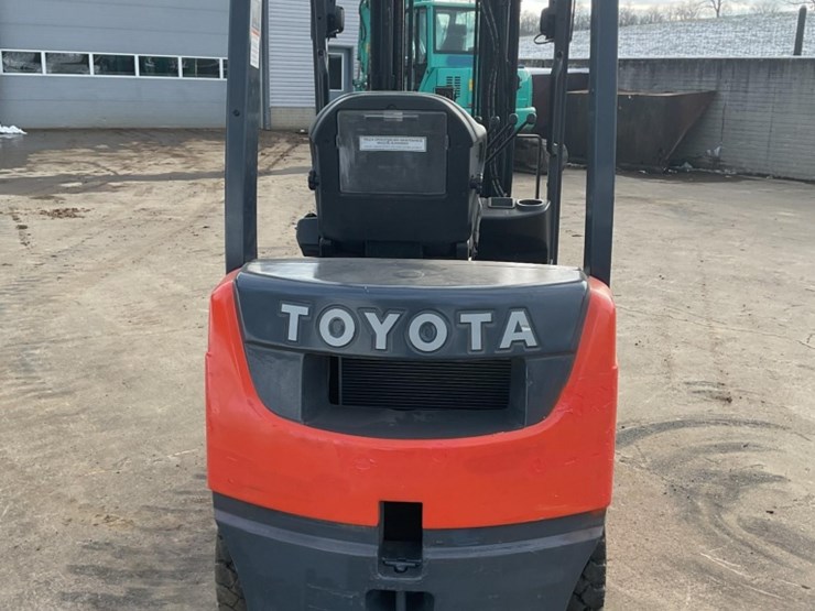 (inv.51000)-2016-toyota-8fdu18-diesel-forklift,-567-hours,-4000-cap,-3-stage-mast,-fork-positioner-image-10