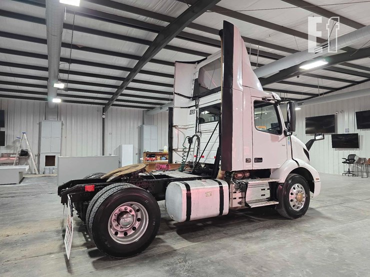 2019-volvo-vnr42t300-image-3