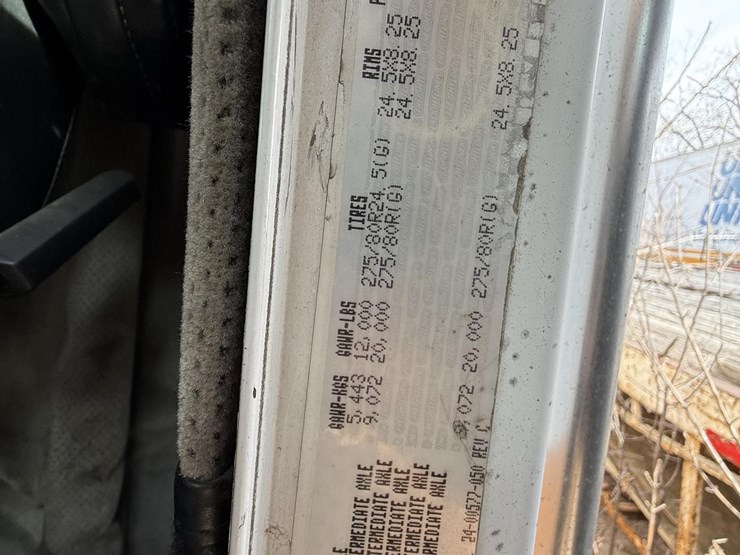 1997-freightliner-fld120-image-25