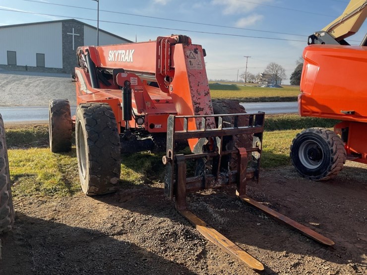 2015-jlg-8042-image-4