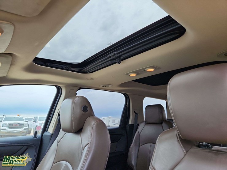 2013-gmc-acadia-slt-image-21