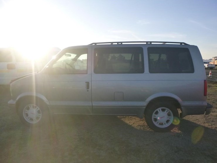 2004-gmc-safari-image-5