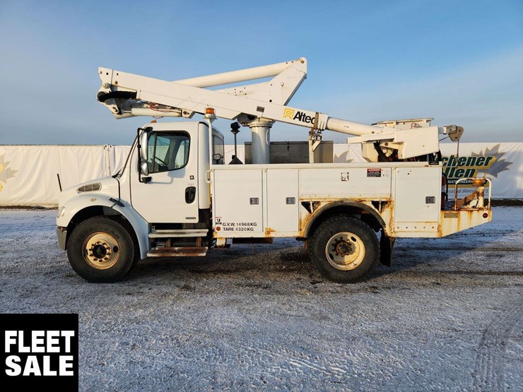 2004-freightliner-m2-106-image-6