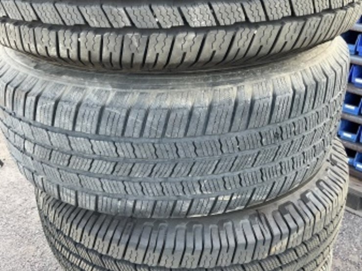 pallet-of-asst-17in-truck-wheels-w/-tires-image-6