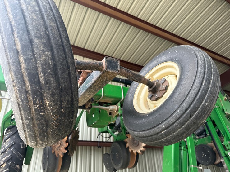 john-deere-1725-image-17