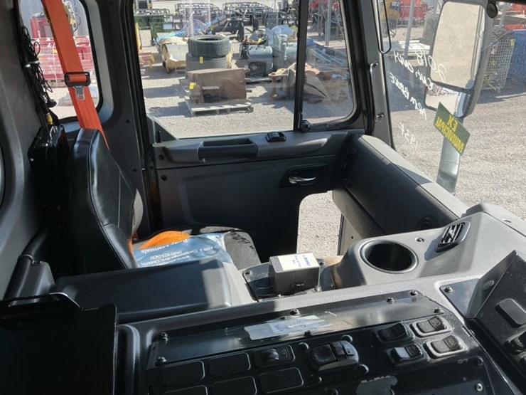 2018-peterbilt-520-image-27