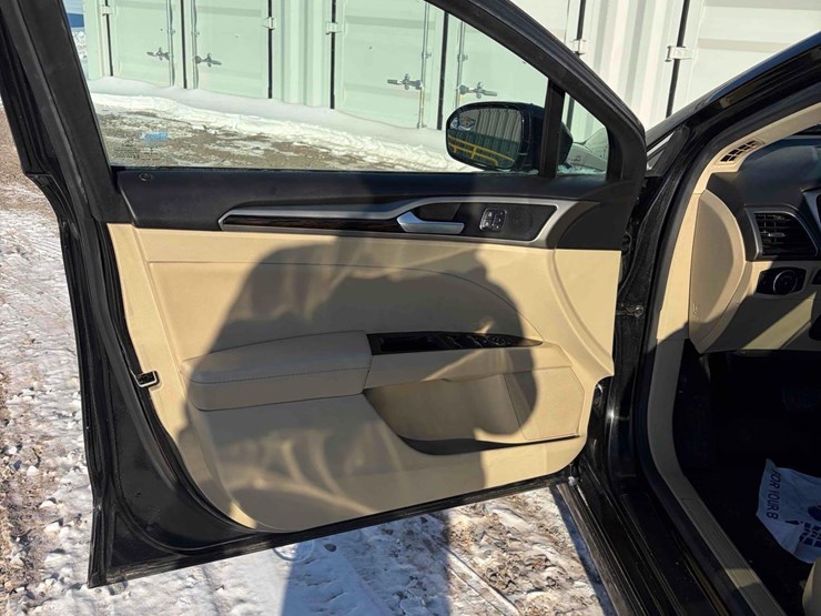 2014-ford-fusion-se-image-13