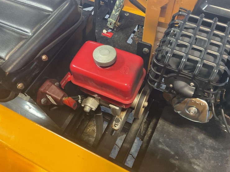 (inv.50036)-new-unused-ir-model-ird25-track-dumper,-13-hp-gas-engine,-3-speed,-hydraulic-dump-image-12