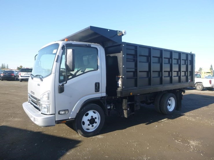 2018-isuzu-nqr-image-1