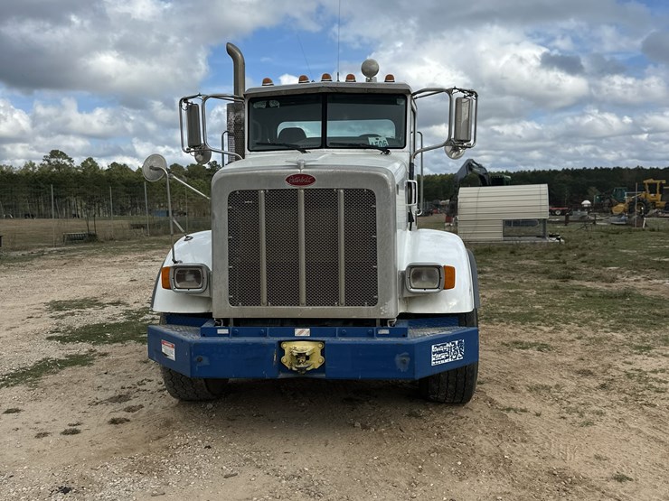 2011-peterbilt-367-image-2