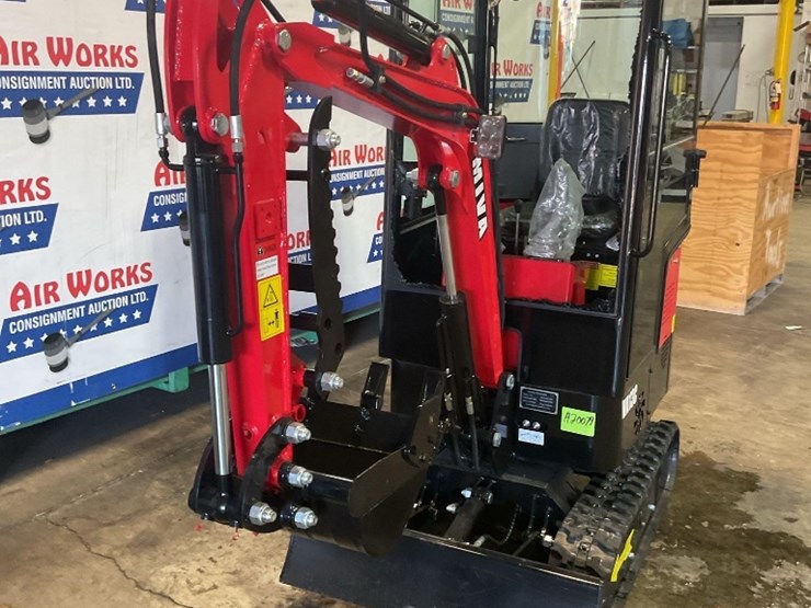 (inv.50032)-2025-miva-va13c-mini-excavator,-13.5-hp-gas-engine,-aux.-hydraulics,-has-broken-glass-image-9