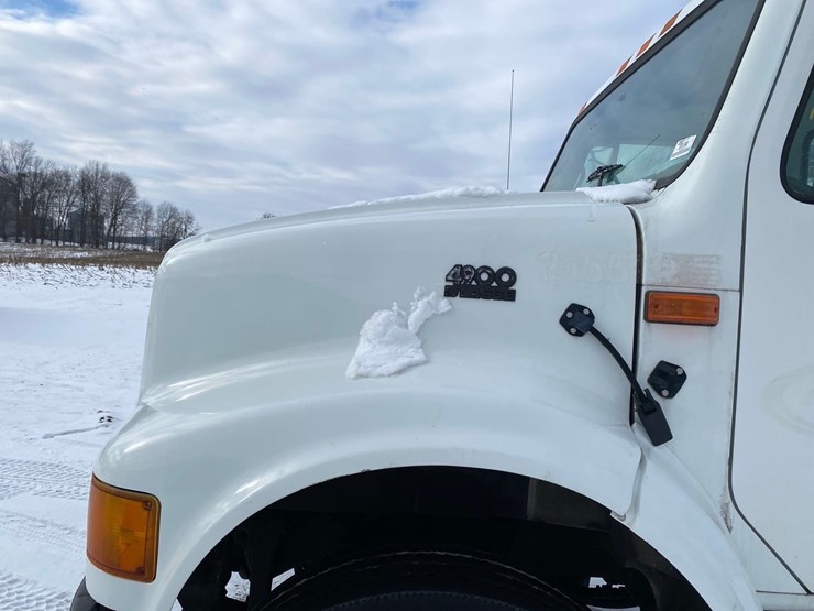 2001-case-ih-4900-image-21