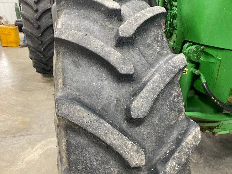 2013-john-deere-7230r-image-34