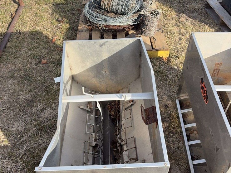 stainless-steel-nursery-feeder-small-dent-image-2