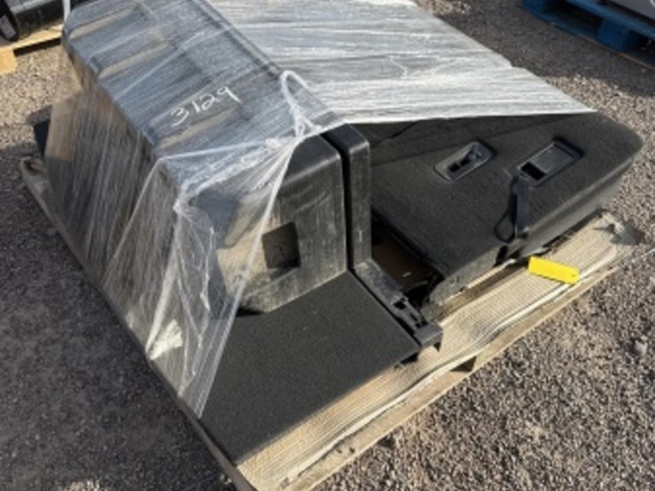 pallet-w/-plastic-tool-box-&-vehicle-seats-image-1