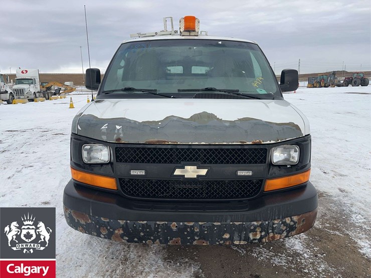 2010-chevrolet-express-3500-image-9