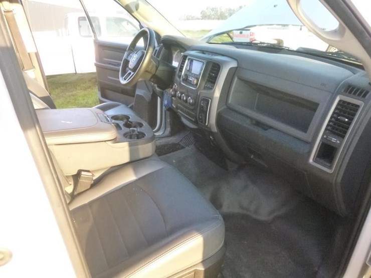 2015-dodge-1500-image-14