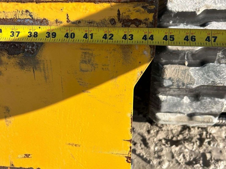 2023-deere-333g-image-15