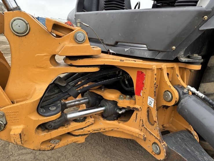 2018-case-580sn-image-25