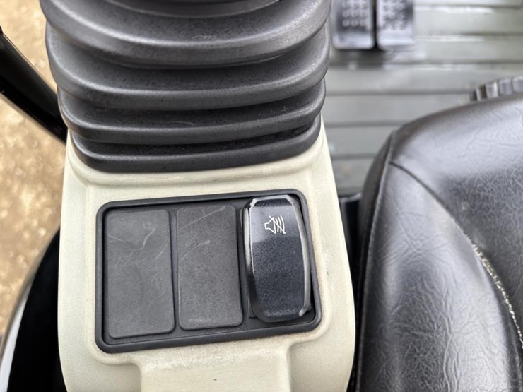 2018-caterpillar-303-image-39