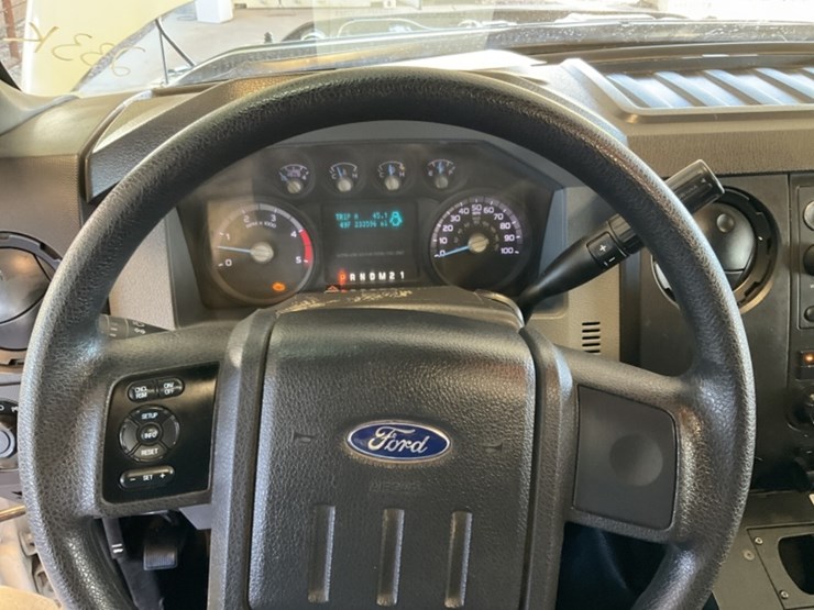 2015-ford-f550-image-18