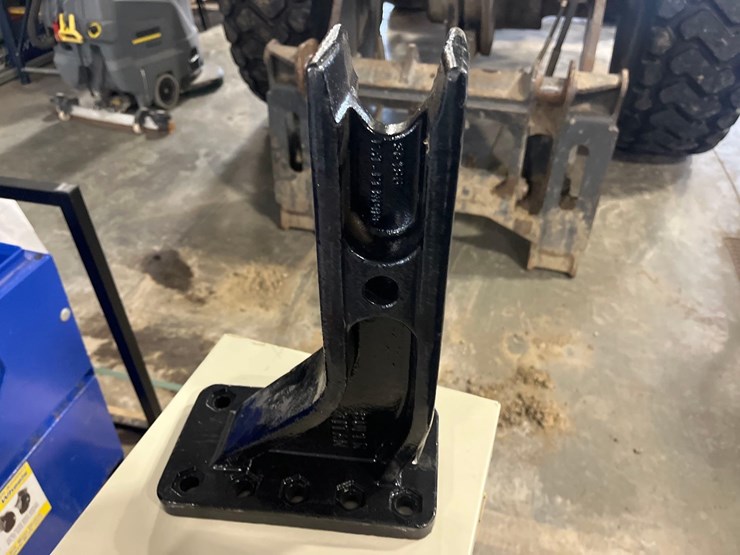 pintle-hitch-with-receiver-image-2