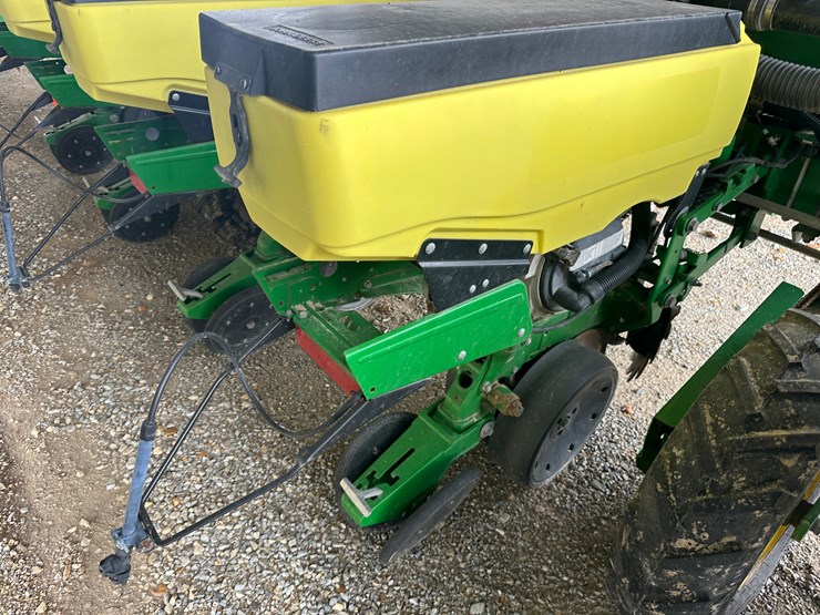 john-deere-1725-image-43