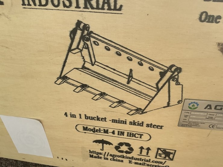 2025-agt-m-4in1bct-4-in-1-stand-up-skid-steer-image-5