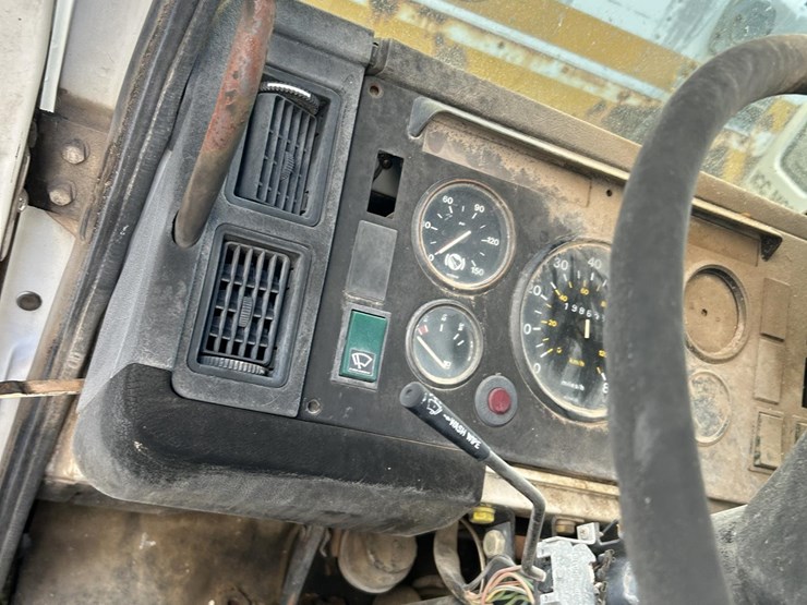 2015-volvo-f6-image-30