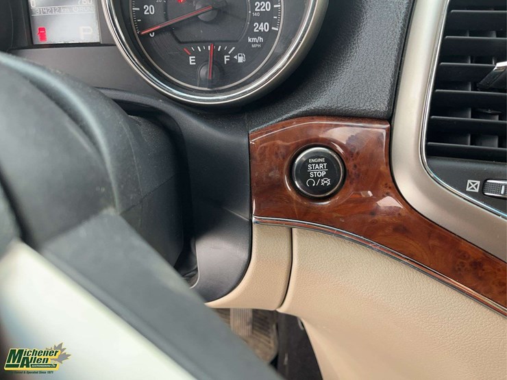 2011-jeep-grand-cherokee-limited-image-22