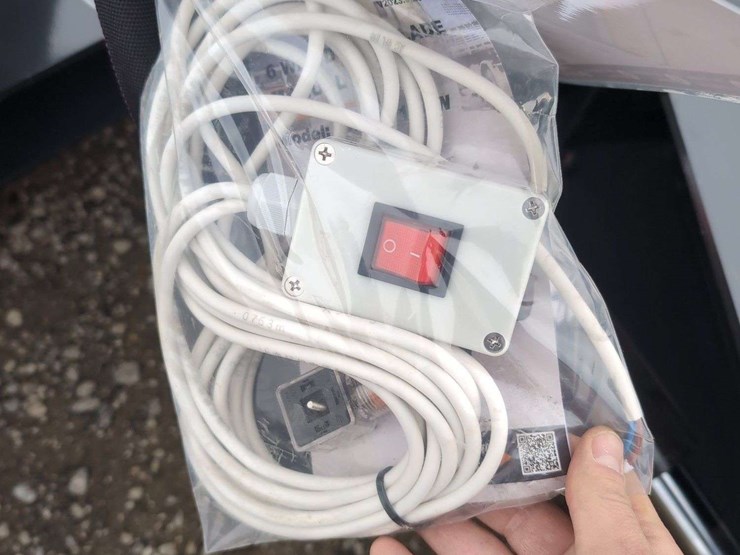 wolverine-skid-steer-6-way-dozer-blade-84"---swdb-11-84w-image-4