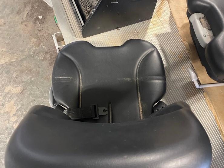 skid-steer-seat-image-10