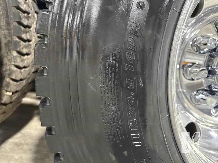 2009-mack-granite-gu713-image-26