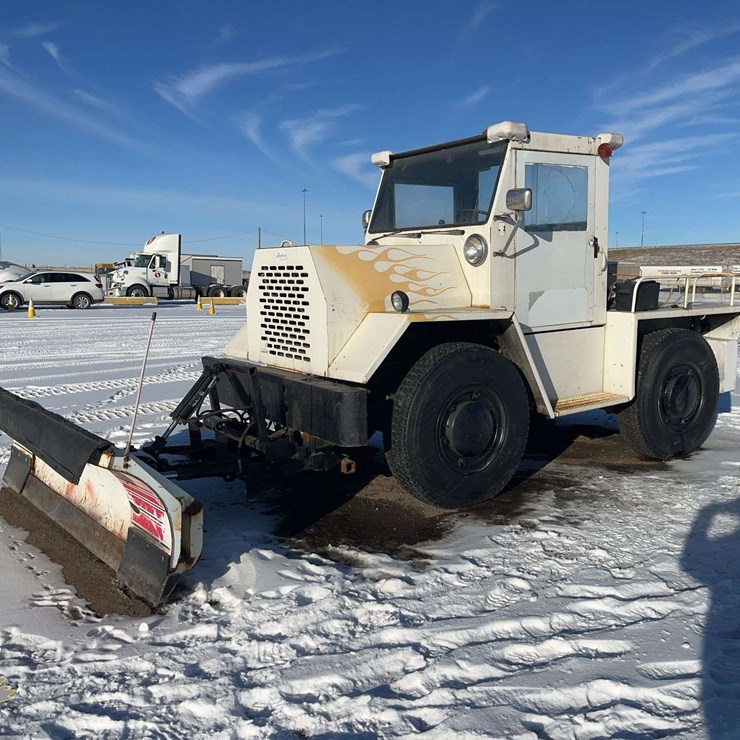 0 Airport Tug With Snow Plow S/A Service Truck