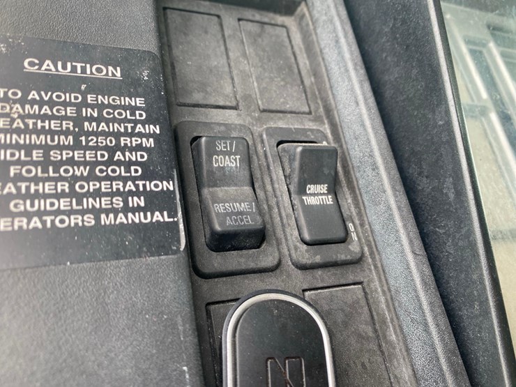 2001-case-ih-4900-image-38