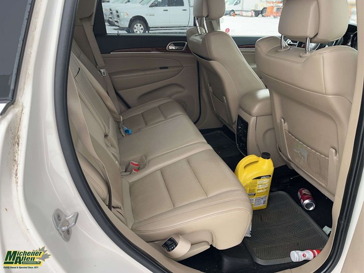 2011-jeep-grand-cherokee-limited-image-17