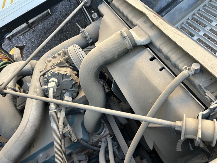 2001-international-4700-image-43