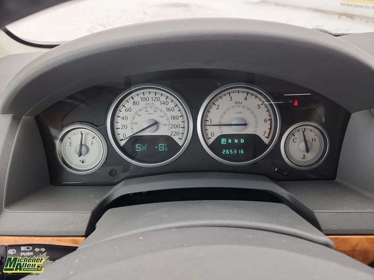 2009-chrysler-town-&-country-image-13