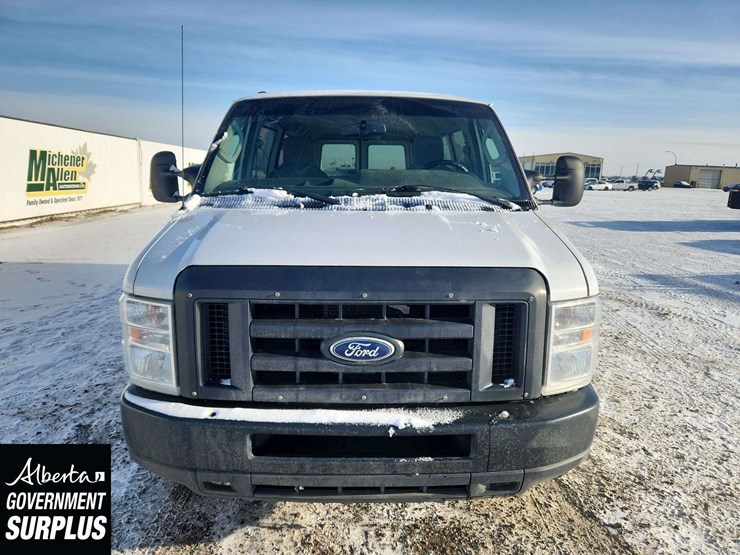 2014-ford-cargo-image-9