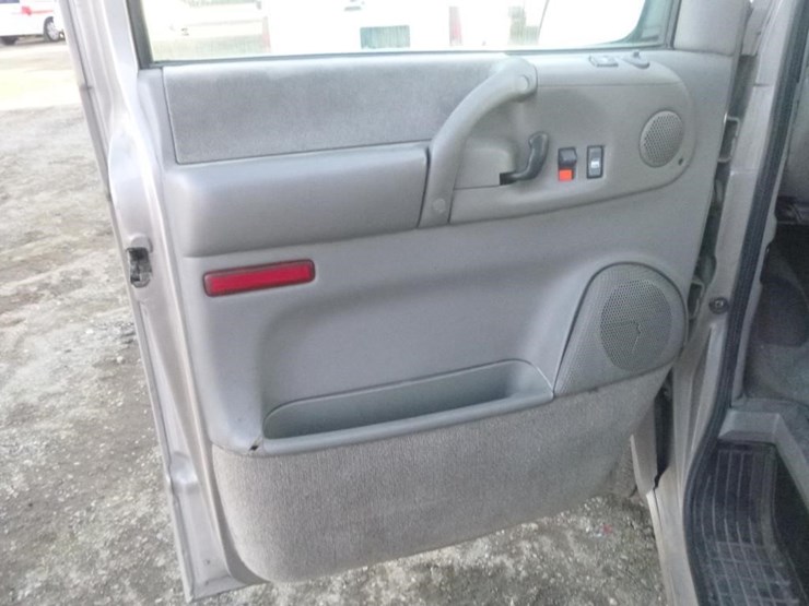 2004-gmc-safari-image-15