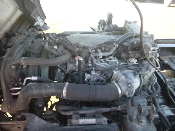 2018-isuzu-nqr-image-19