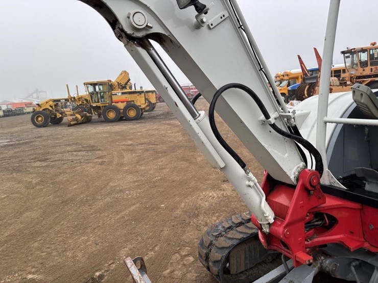 2021-takeuchi-tb240-image-19