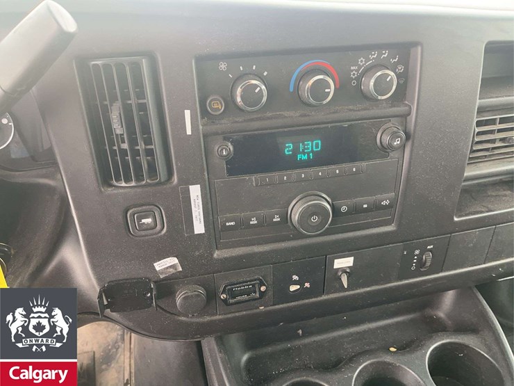 2010-chevrolet-express-3500-image-19