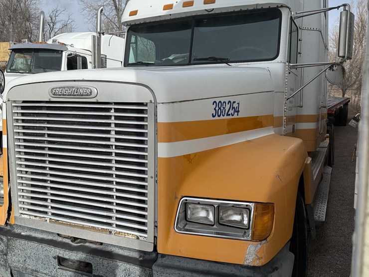 1988-freightliner-flc120-image-3