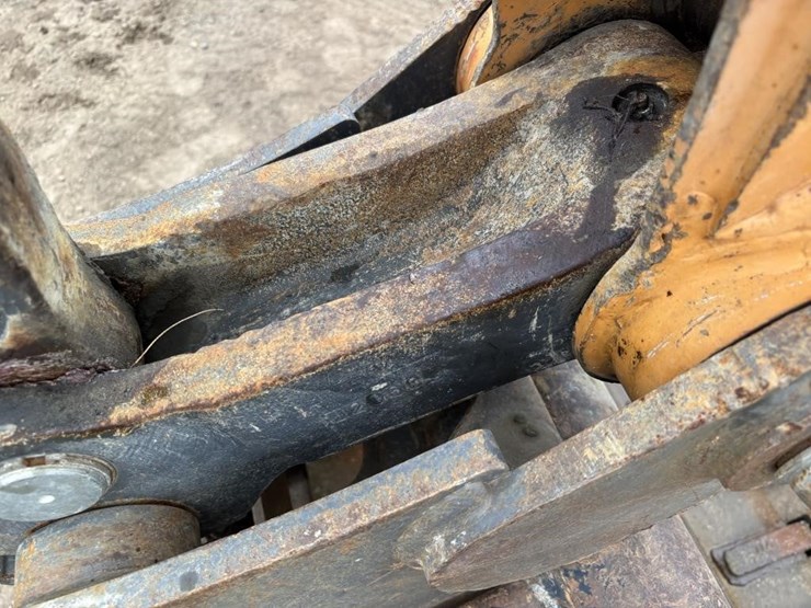 2018-case-580sn-image-19